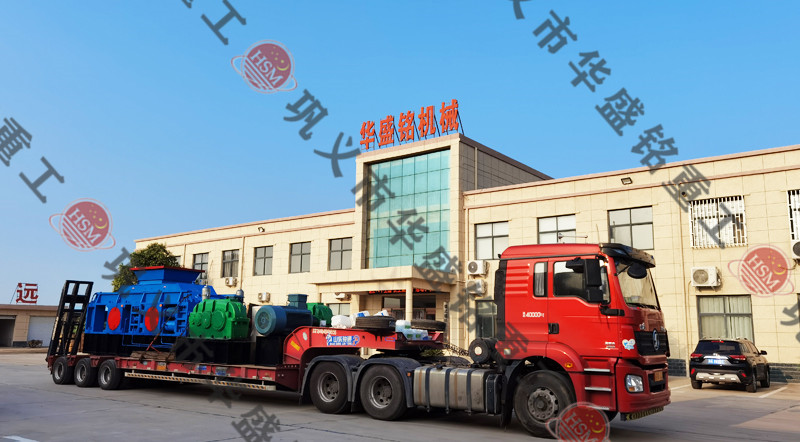 全液壓對輥破碎機發貨現場