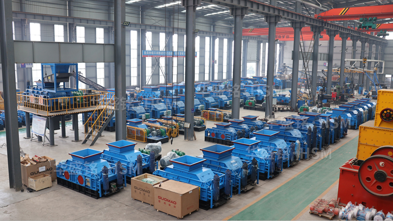 花崗巖液壓對(duì)輥破碎機(jī)多少錢？有沒(méi)有好的廠家推薦？